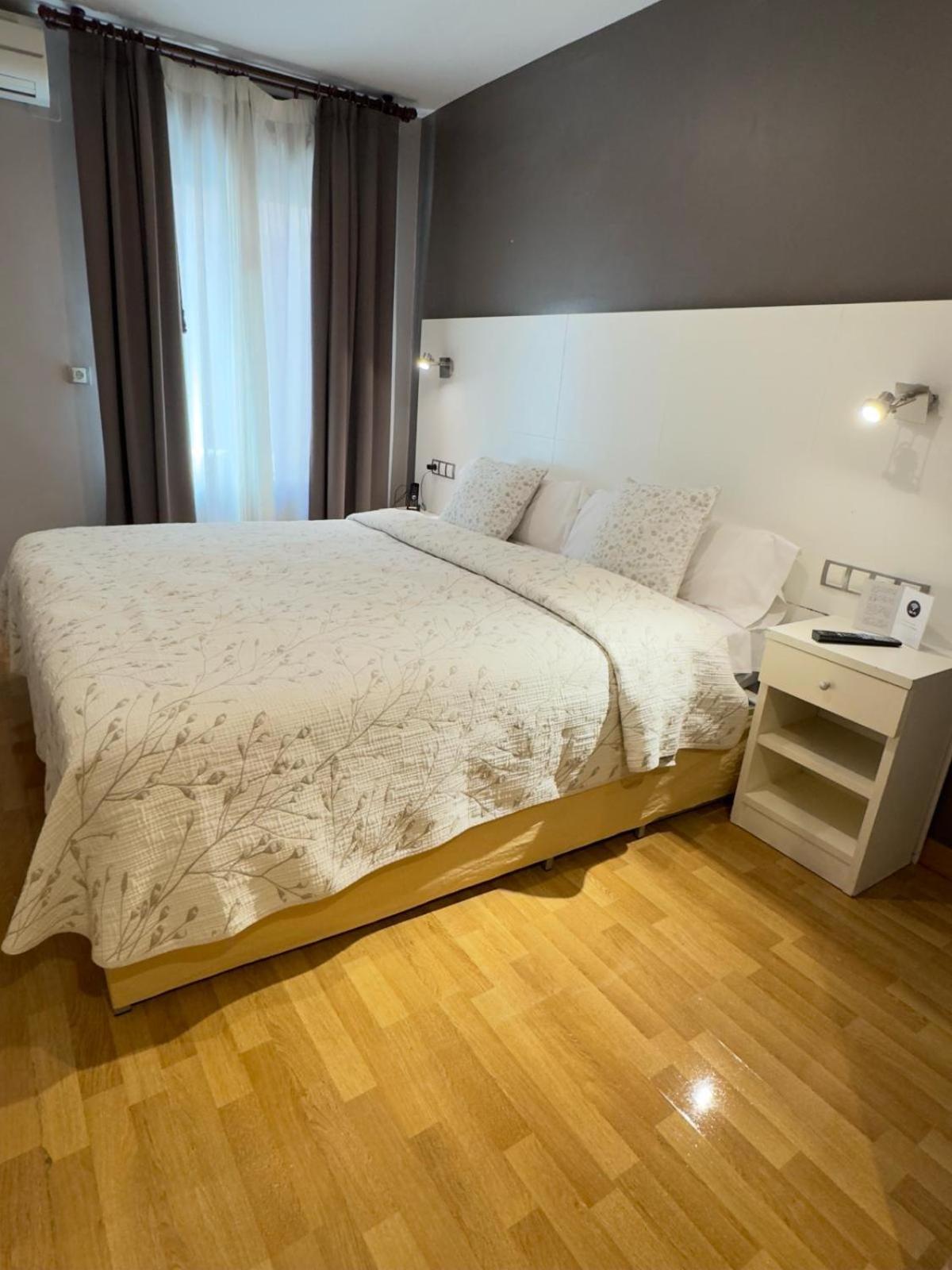 Hotel El Acebo Jaca Bagian luar foto