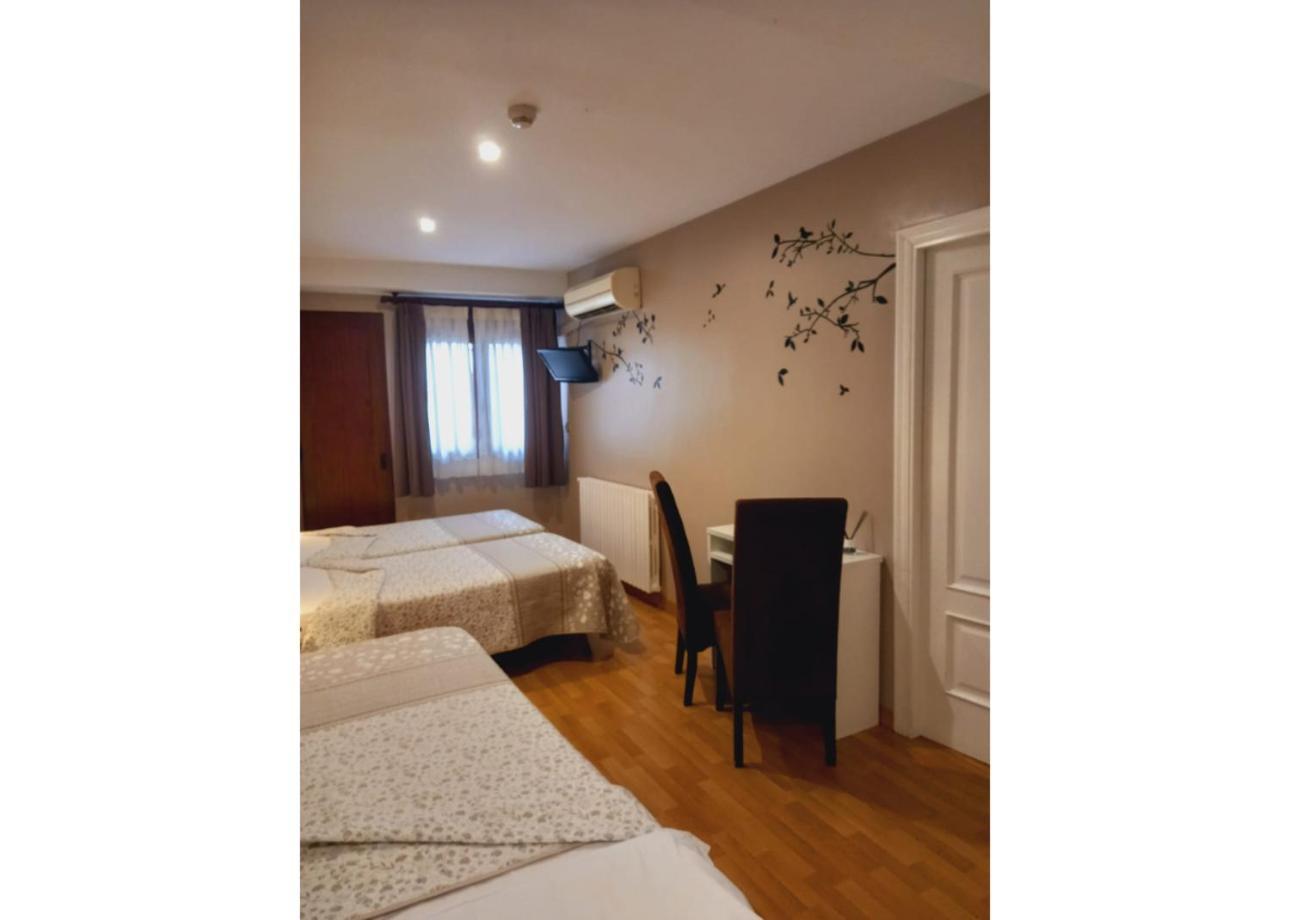 Hotel El Acebo Jaca Bagian luar foto