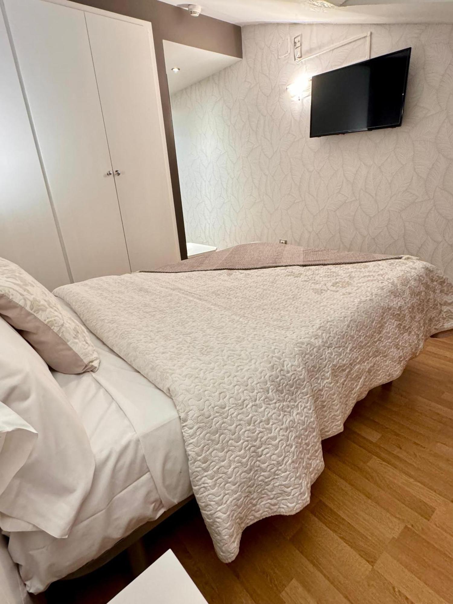 Hotel El Acebo Jaca Bagian luar foto