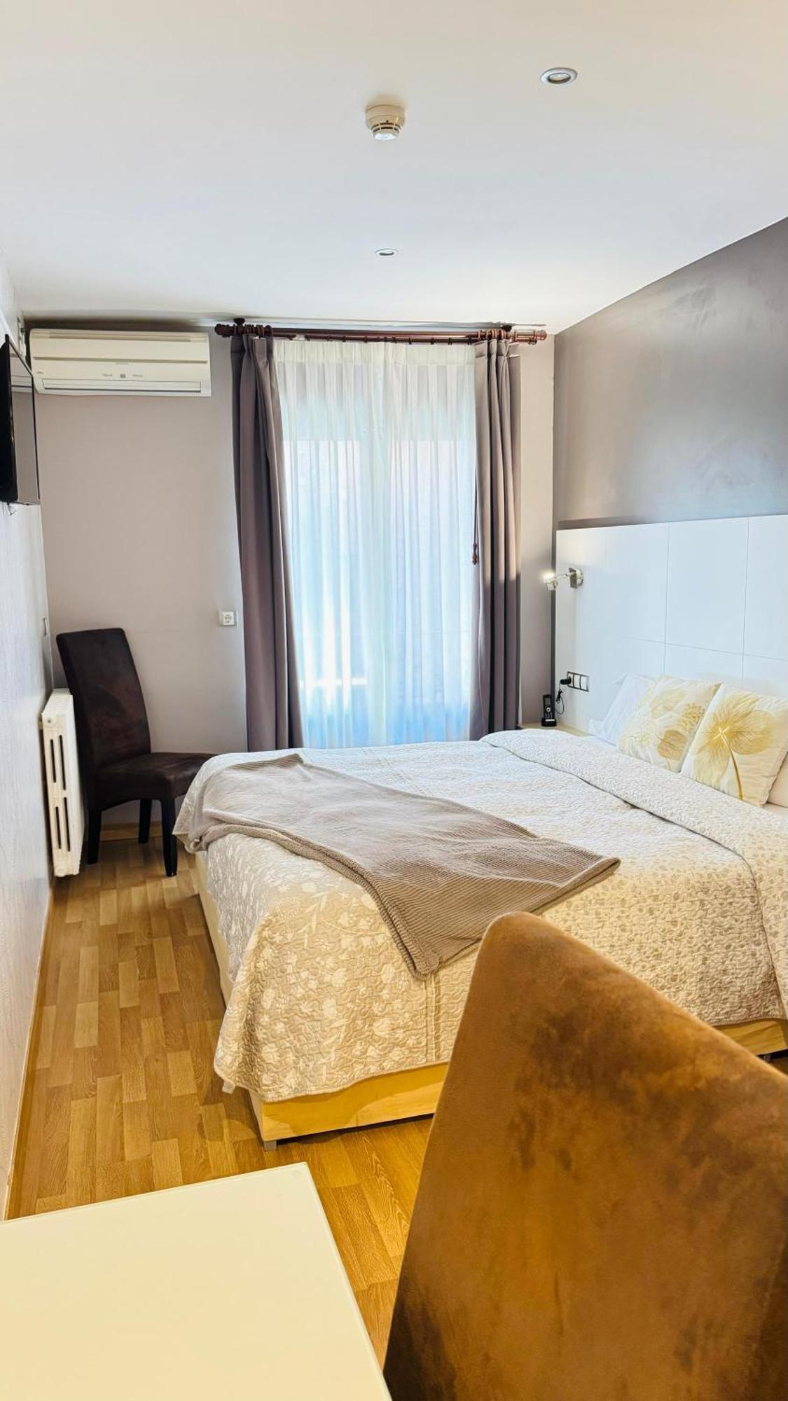 Hotel El Acebo Jaca Bagian luar foto