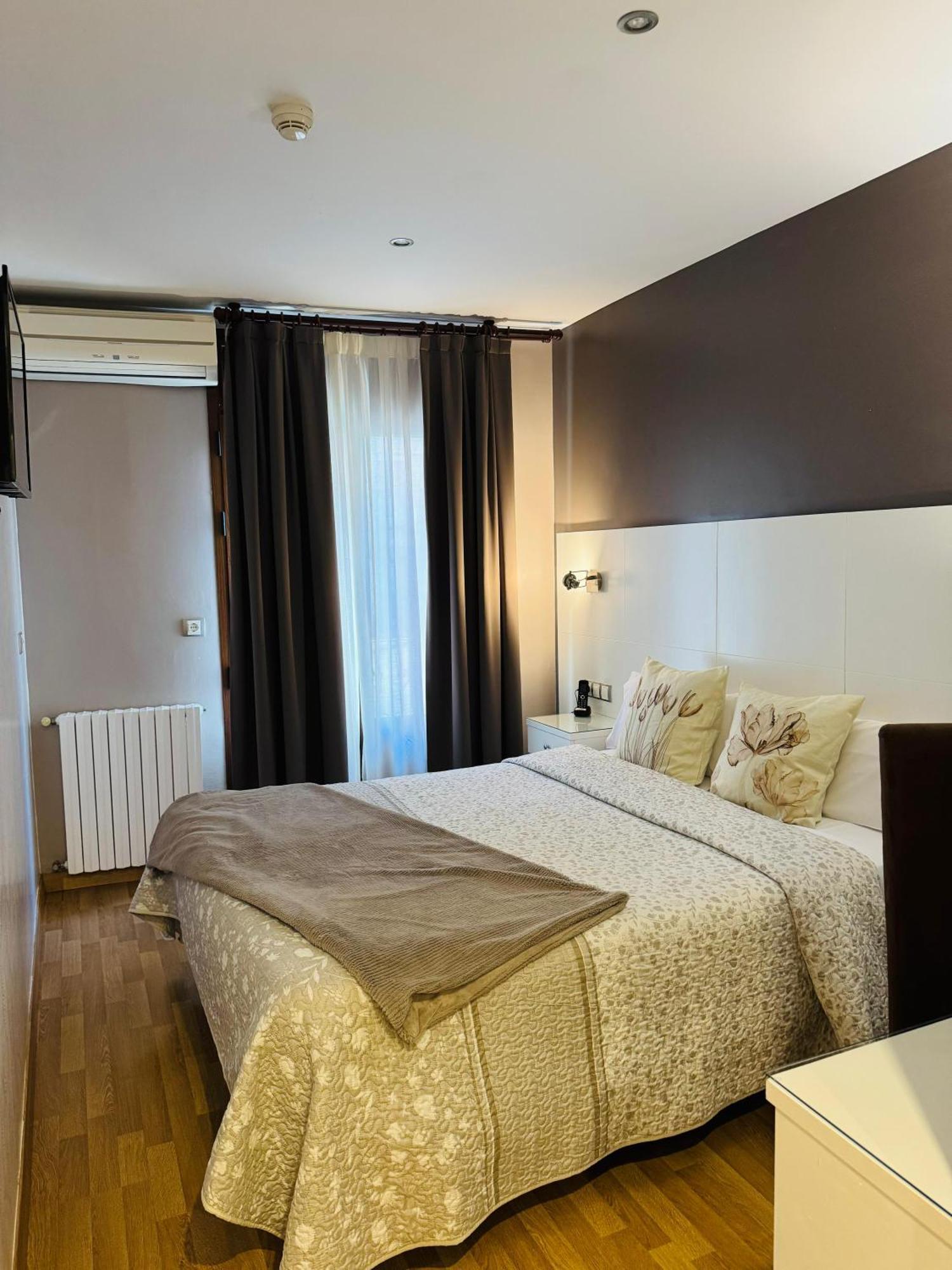 Hotel El Acebo Jaca Bagian luar foto