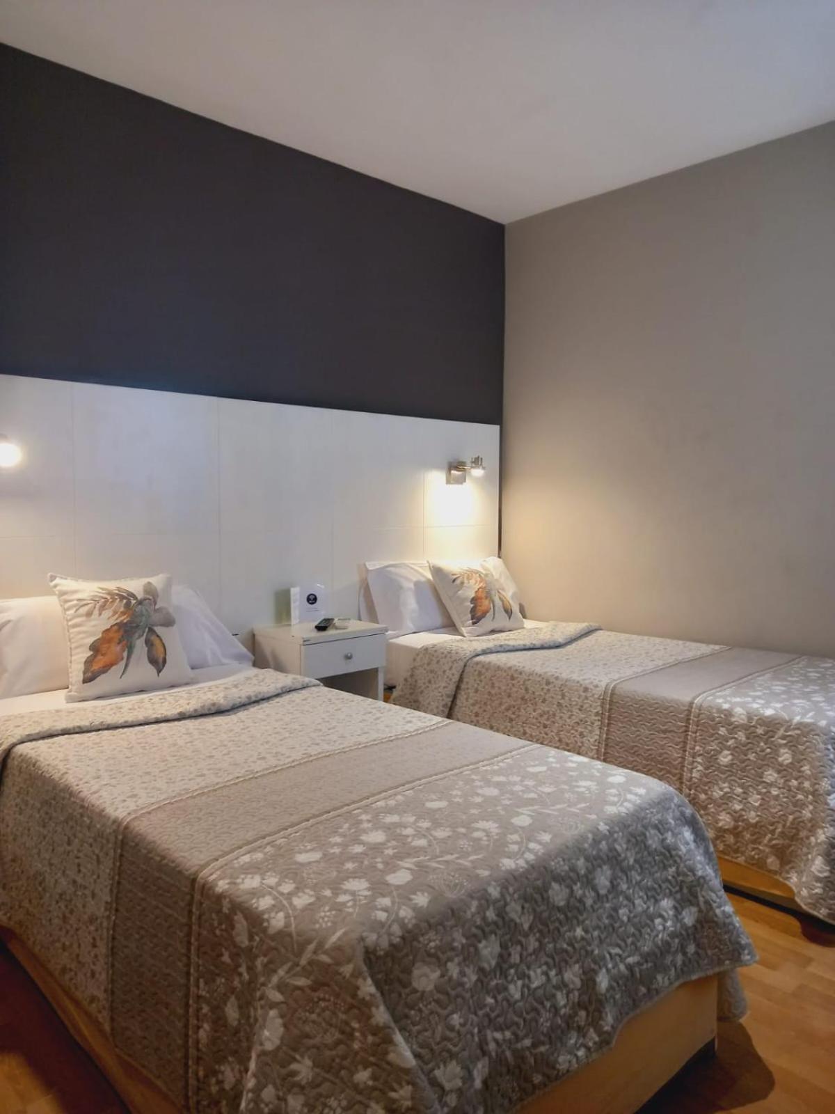 Hotel El Acebo Jaca Bagian luar foto