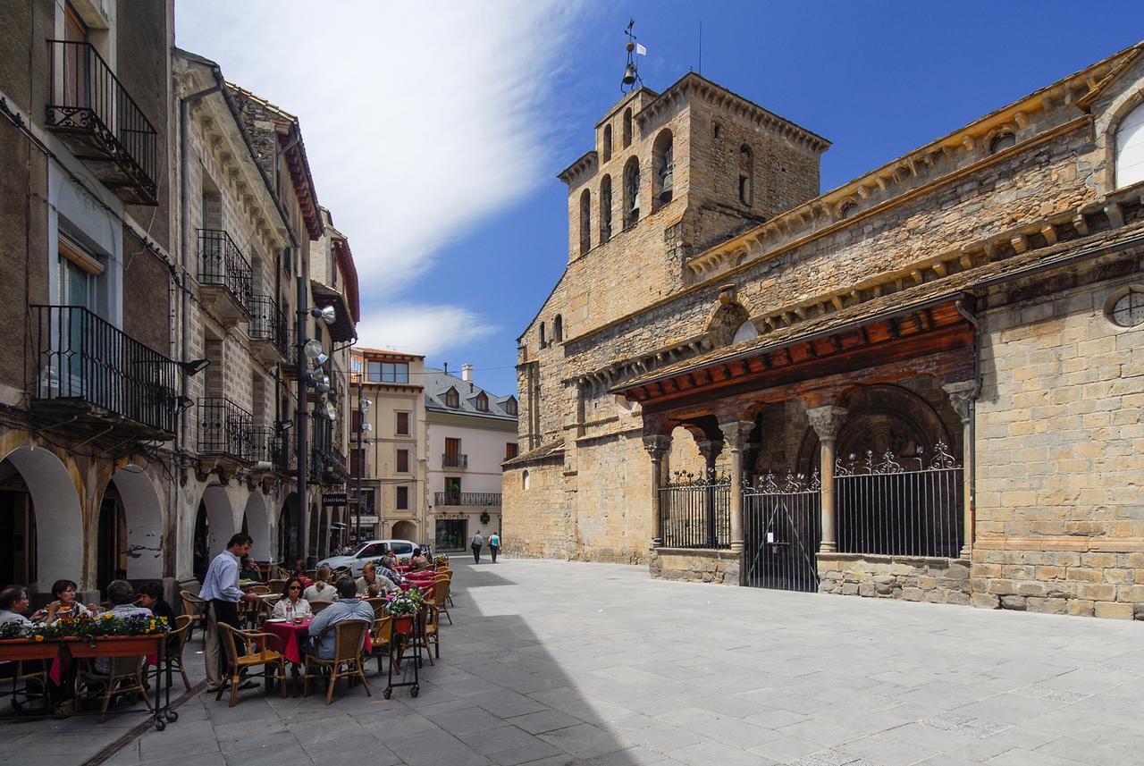 Hotel El Acebo Jaca Bagian luar foto