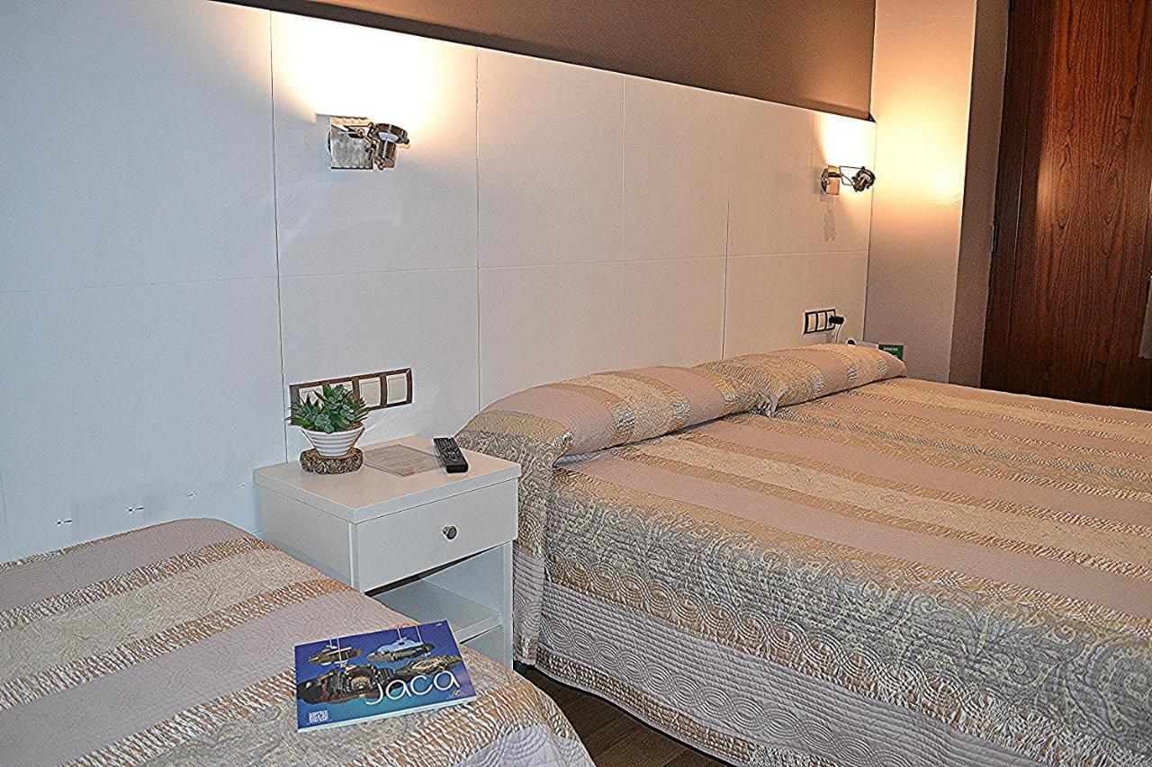 Hotel El Acebo Jaca Bagian luar foto